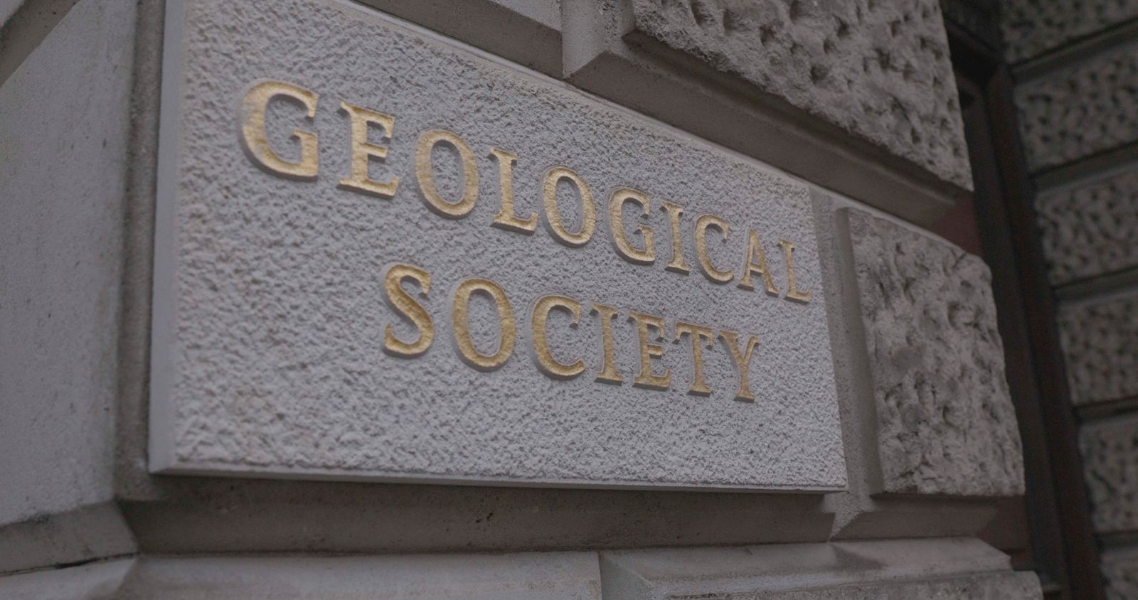 Image of the plaque outside the Geological Society